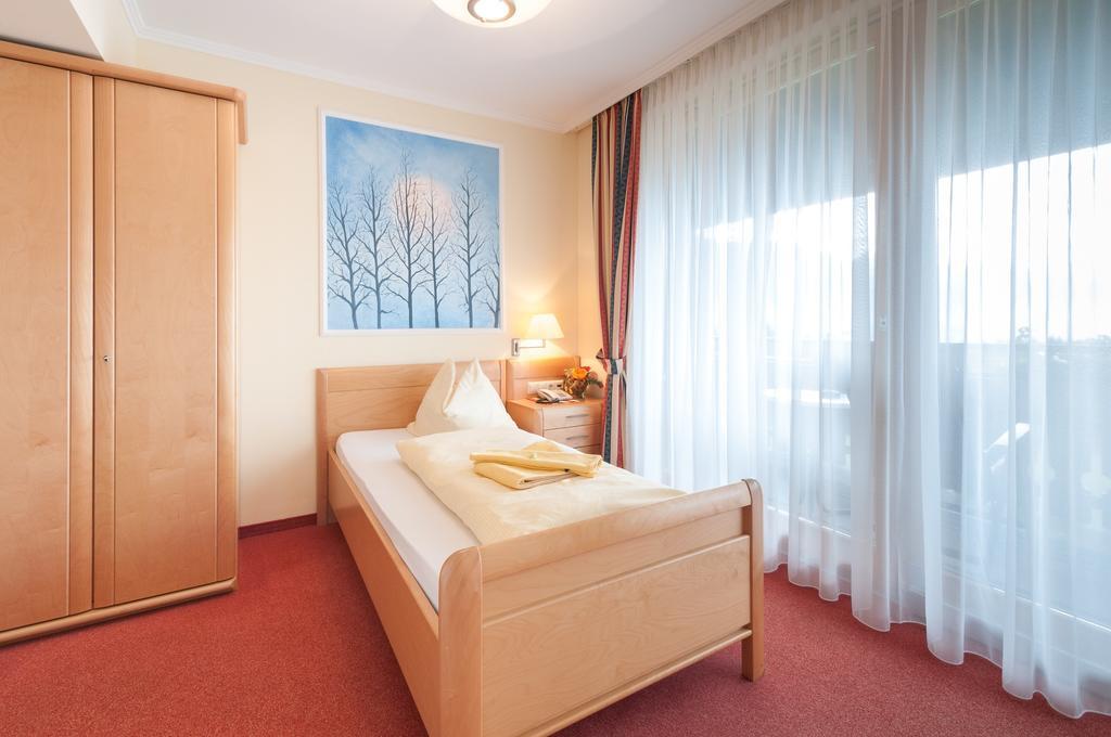 Hotel Landhof Simeter Spittal an der Drau Zimmer foto