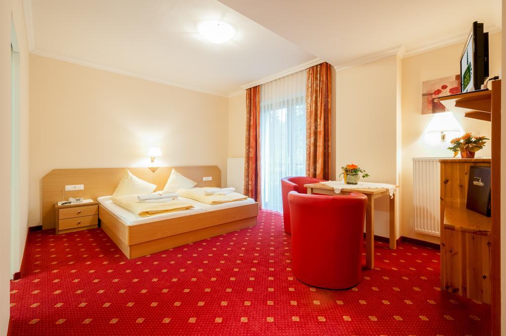 Hotel Landhof Simeter Spittal an der Drau Zimmer foto