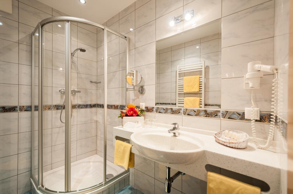Hotel Landhof Simeter Spittal an der Drau Zimmer foto